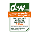 Auf dem Abzeichen wird der Wanderweg vom Wandermagzin zum 2. Platz in der Kategorie Mehrtagestouren gekürt | © Bodenmais Tourismus & Marketing GmbH